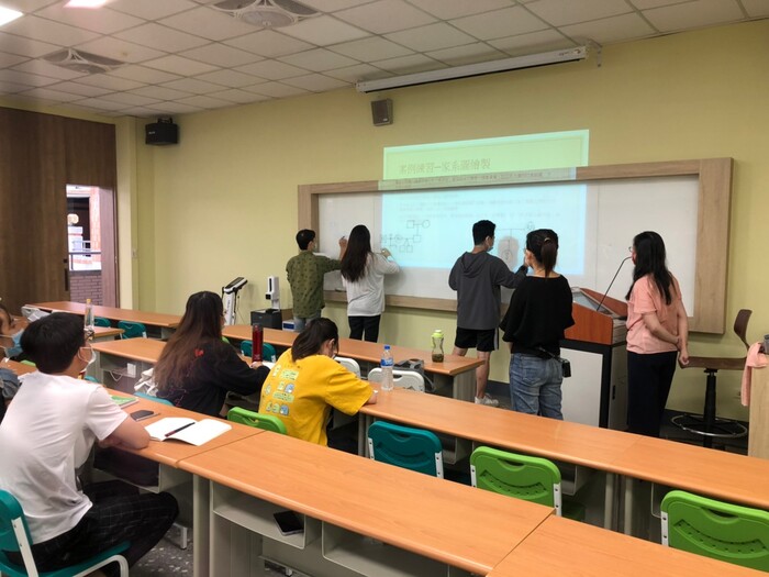 【110-1課程】家庭動力學圖片